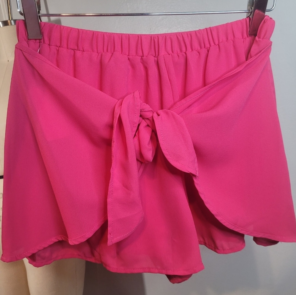 Off-the-shoulder top and shorts set. Fuchsia pink. Size M. NWT. Love Tree brand